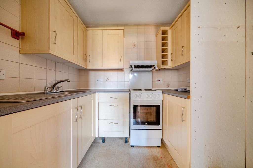 Property photo 3 of 6 Kitchen