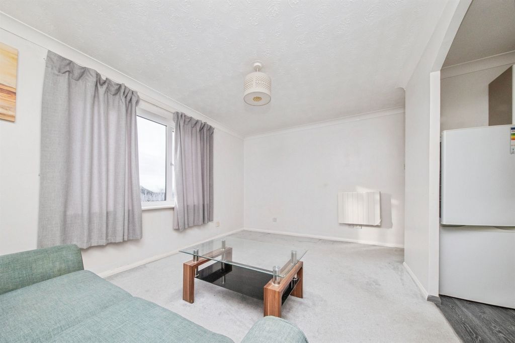 Property photo 3 of 12