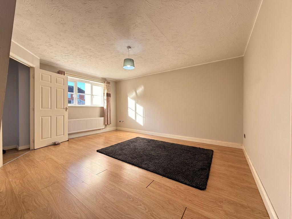 Property photo 3 of 12 Living Room