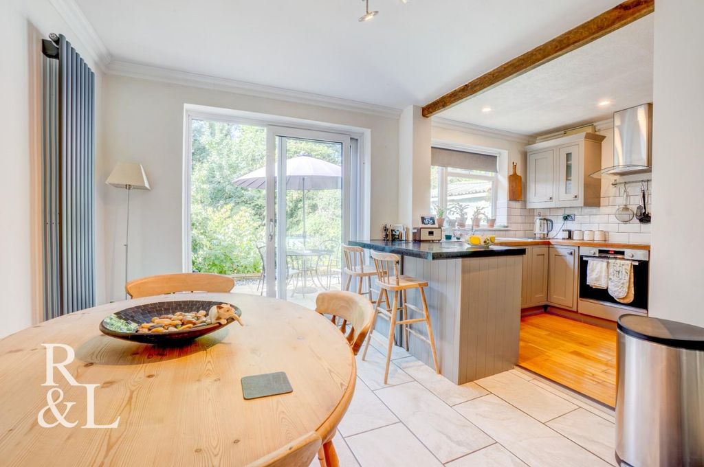 Property photo 3 of 25 Royston&Lund (11).Jpg