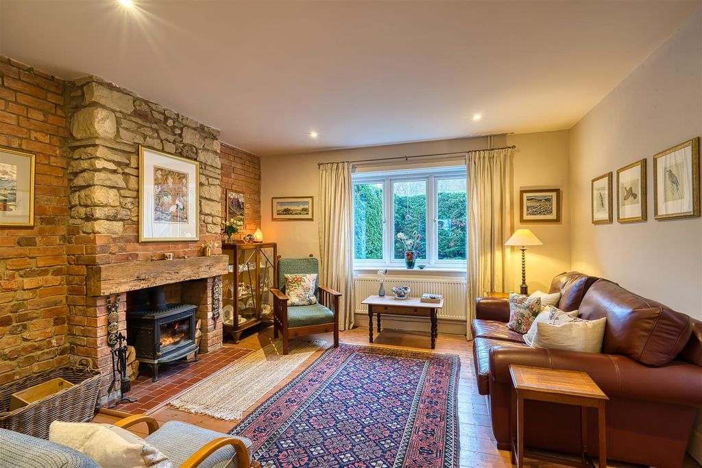 Property photo 2 of 10 Sitting Room