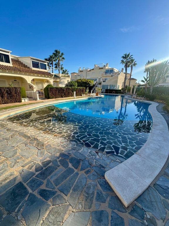 Property photo 2 of 27