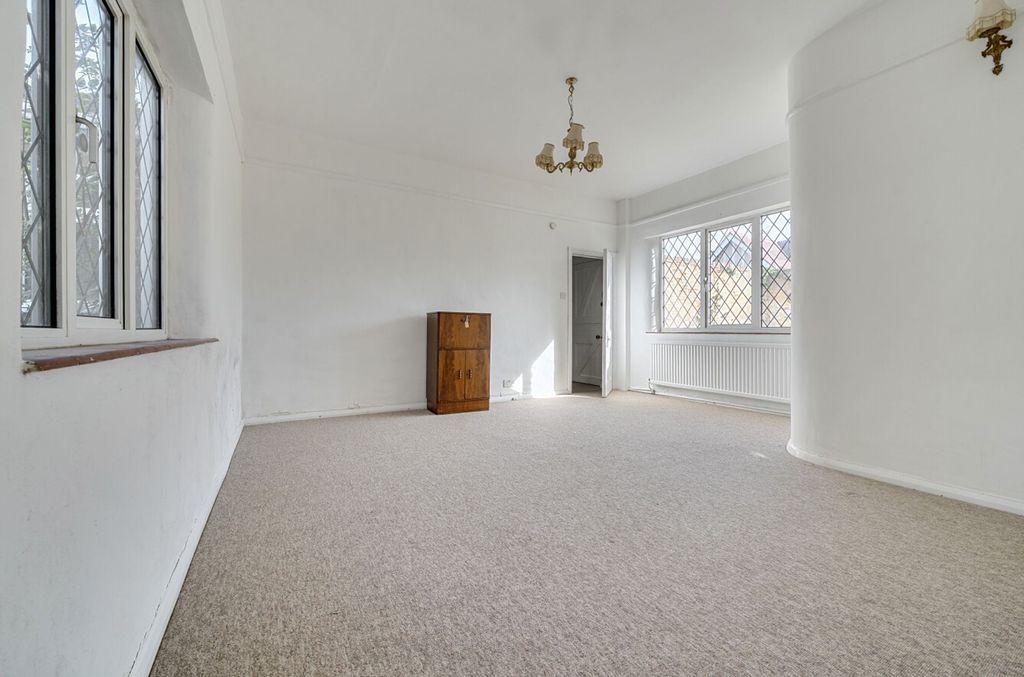 Property photo 2 of 23