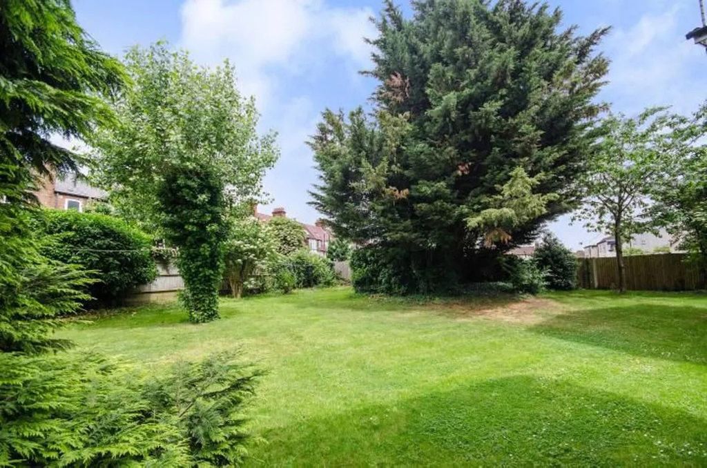 Property photo 2 of 9