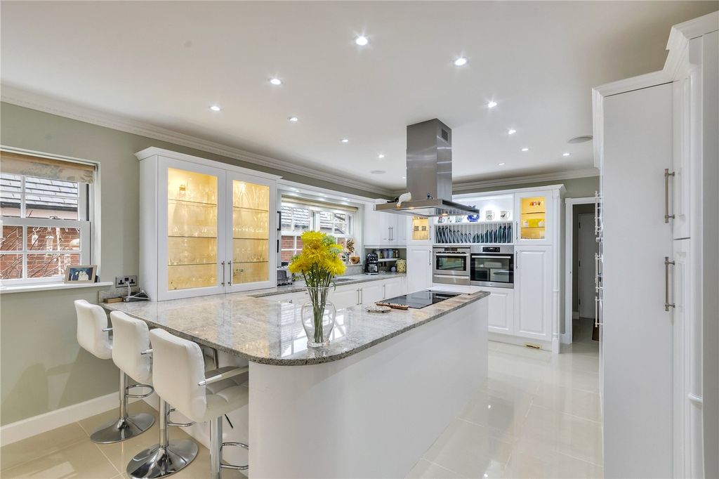 Property photo 2 of 34 Picture No. 09