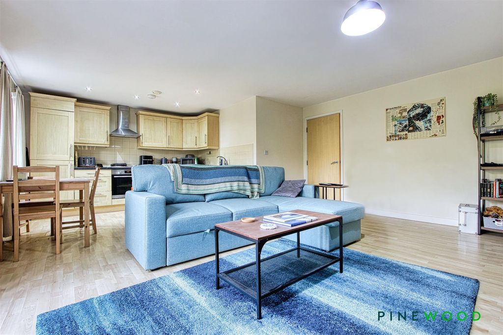 Property photo 2 of 12 Kitchen/Lounge/Diner