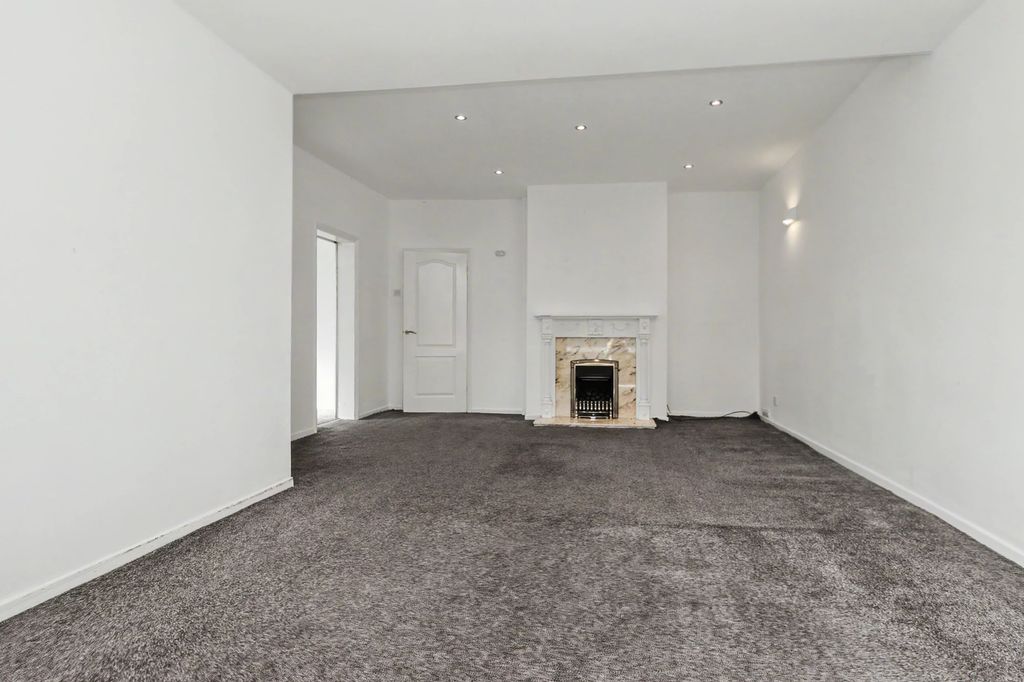 Property photo 3 of 34