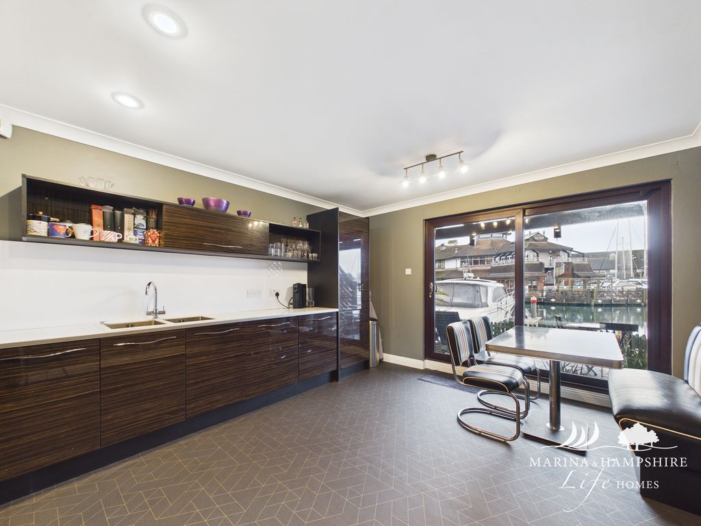 Property photo 2 of 31 Cam03915G0-Pr0033-Still001