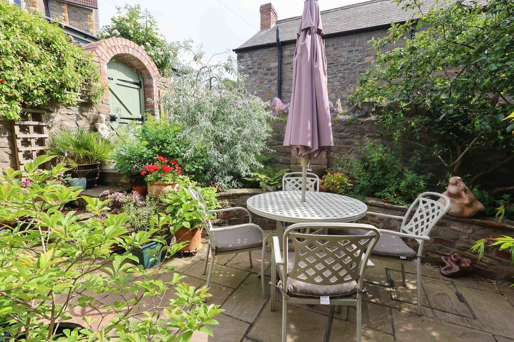 Property photo 3 of 29 Garden