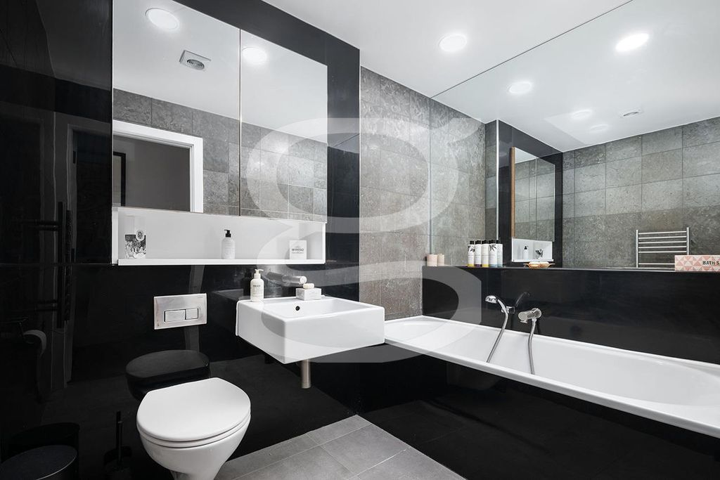 Property photo 3 of 13 W10.Jpg