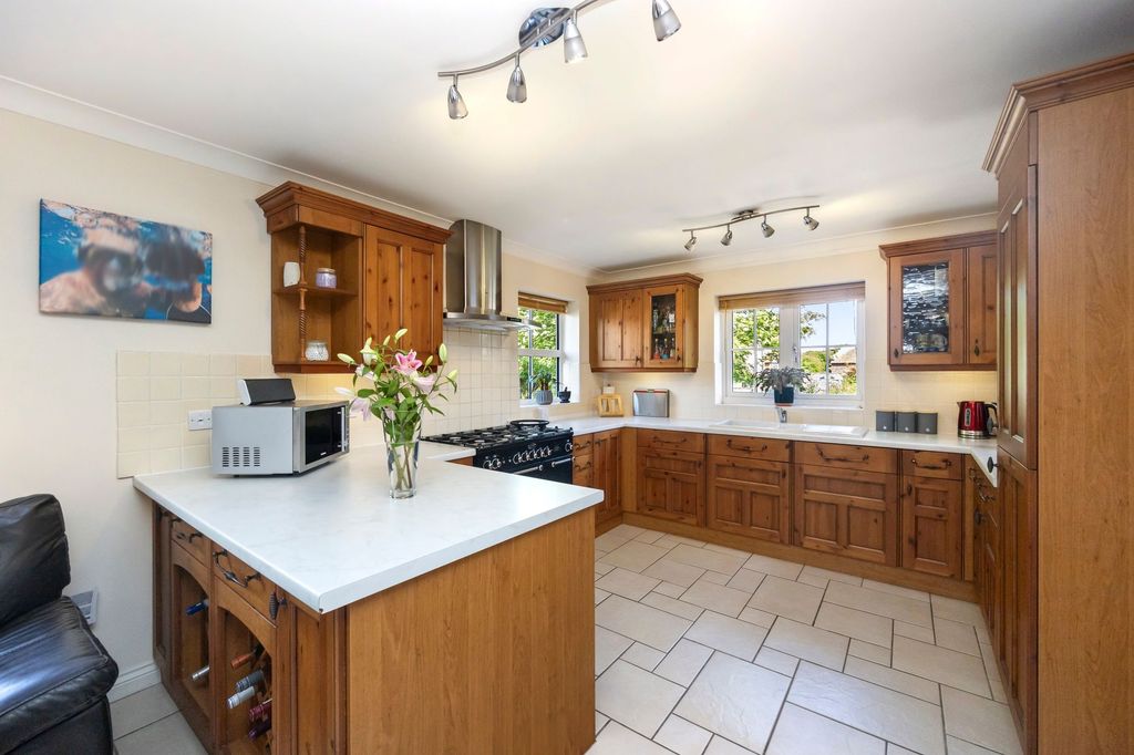 Property photo 2 of 29
