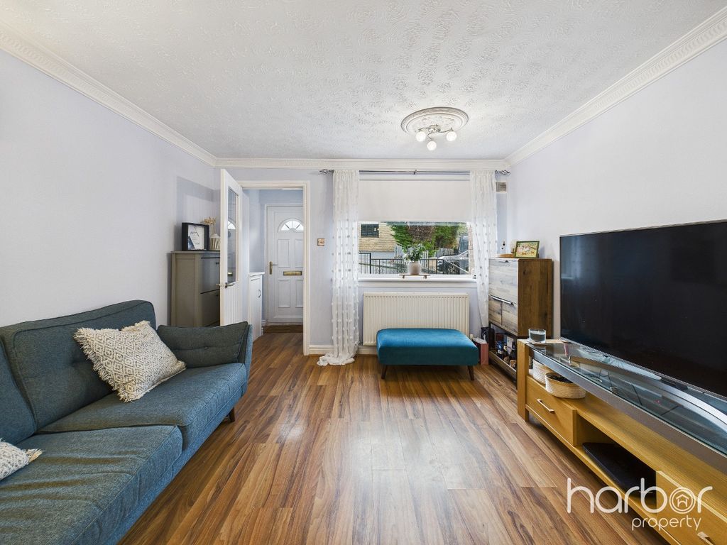 Property photo 2 of 13 4569784