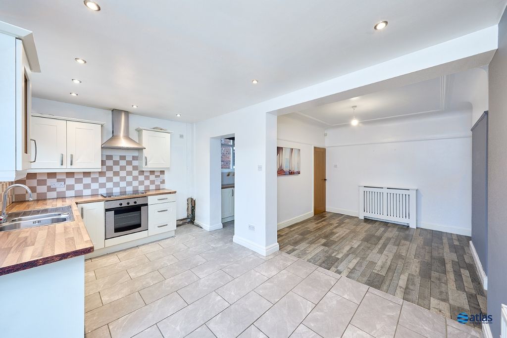 Property photo 2 of 15 Kitchen/Dining Area