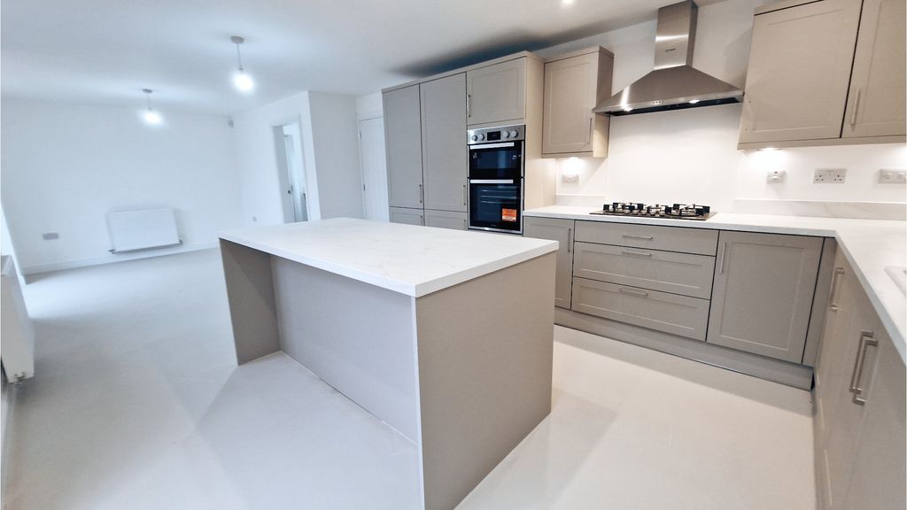 Property photo 3 of 18 Photo 2