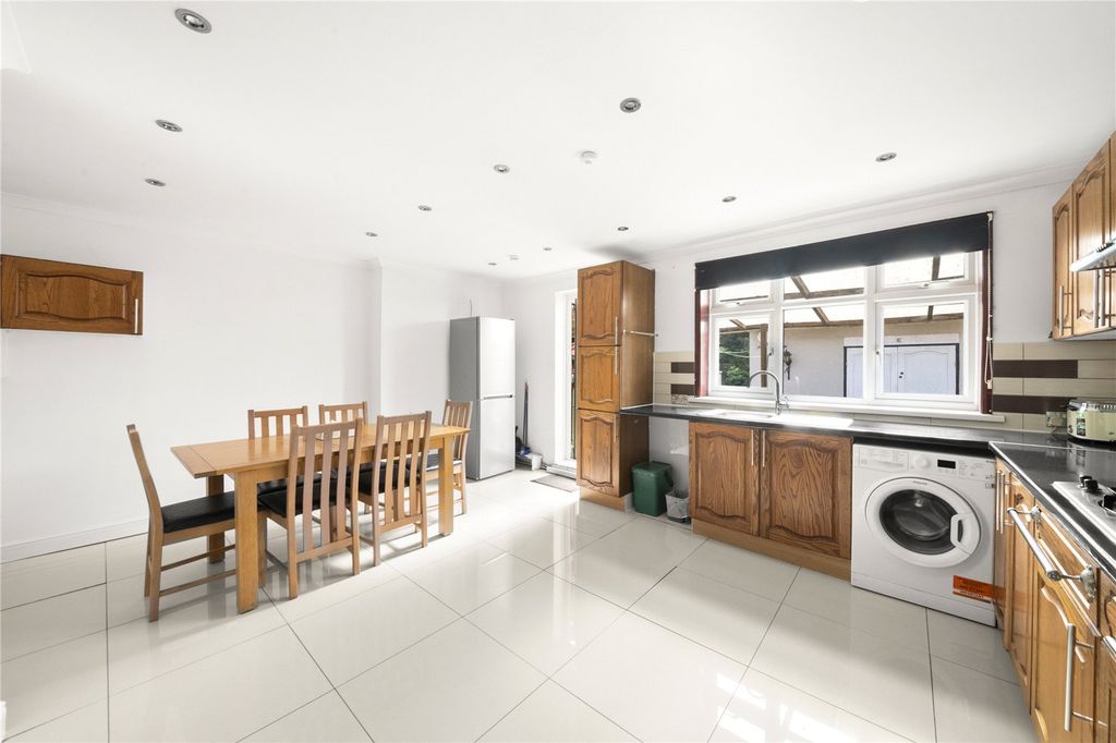 Property photo 2 of 15 Picture No. 11