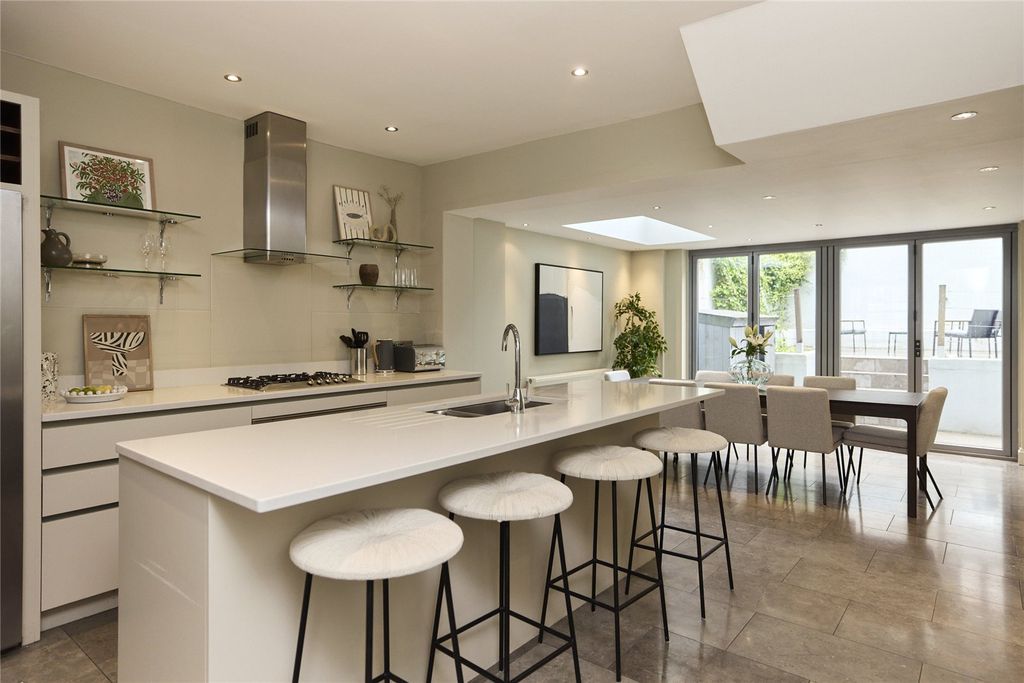 Property photo 1 of 17 Kitchen