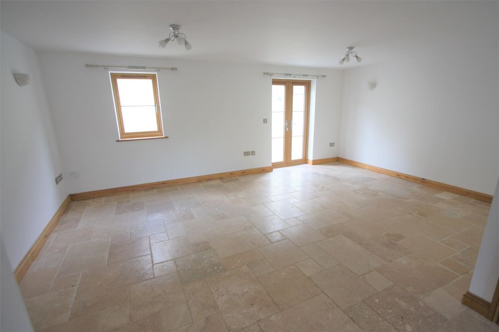 Property photo 2 of 11 Nessa Gradh Lounge