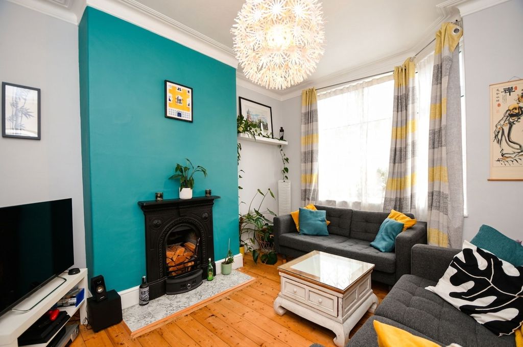 Property photo 2 of 9