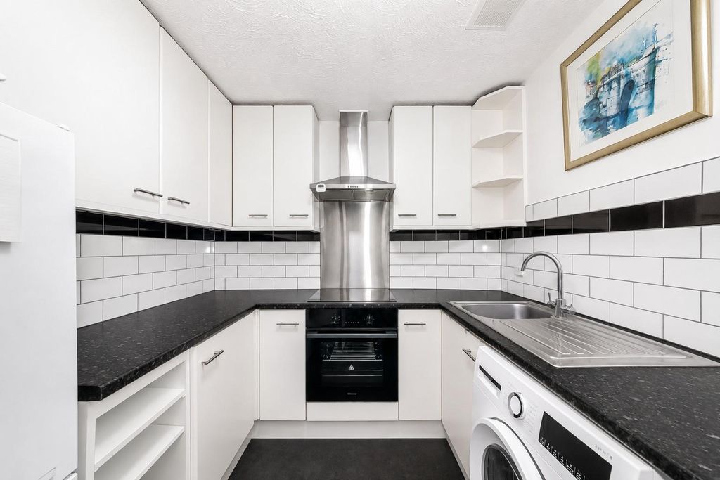 Property photo 3 of 10 Kitchen.Jpg