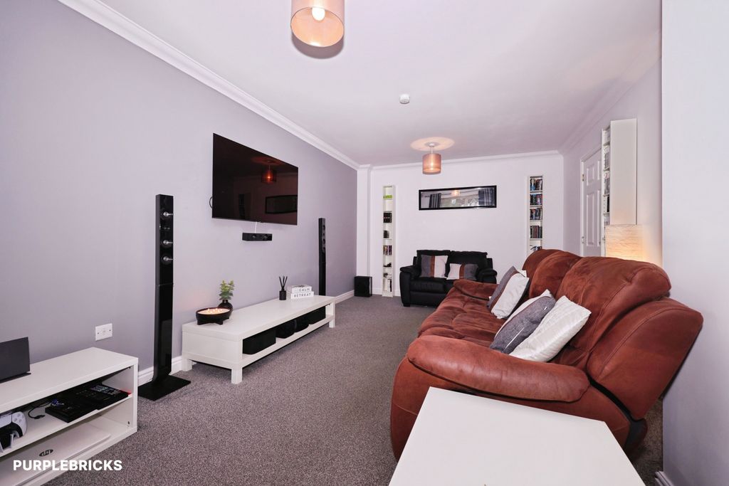Property photo 3 of 28