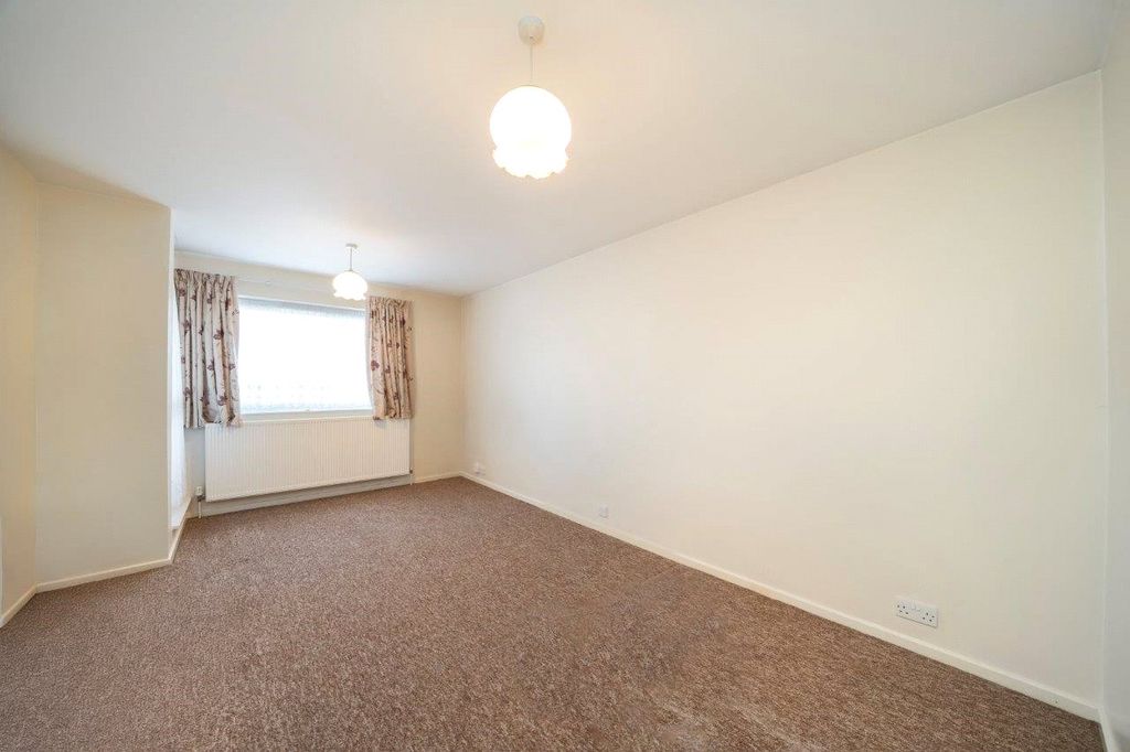 Property photo 3 of 9 Living Room