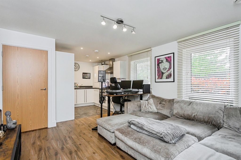 Property photo 2 of 14