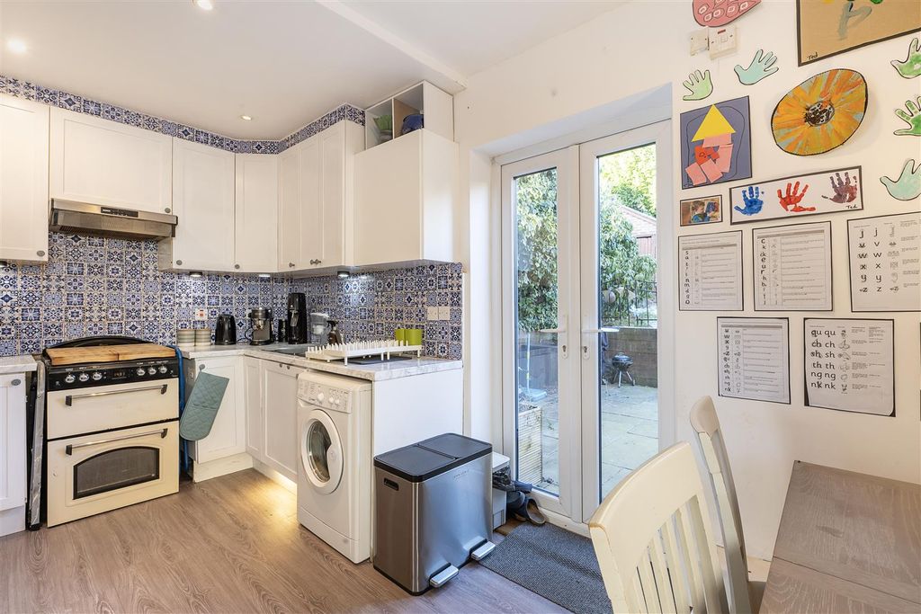 Property photo 2 of 12 9-Masefield-Road-02.Jpg