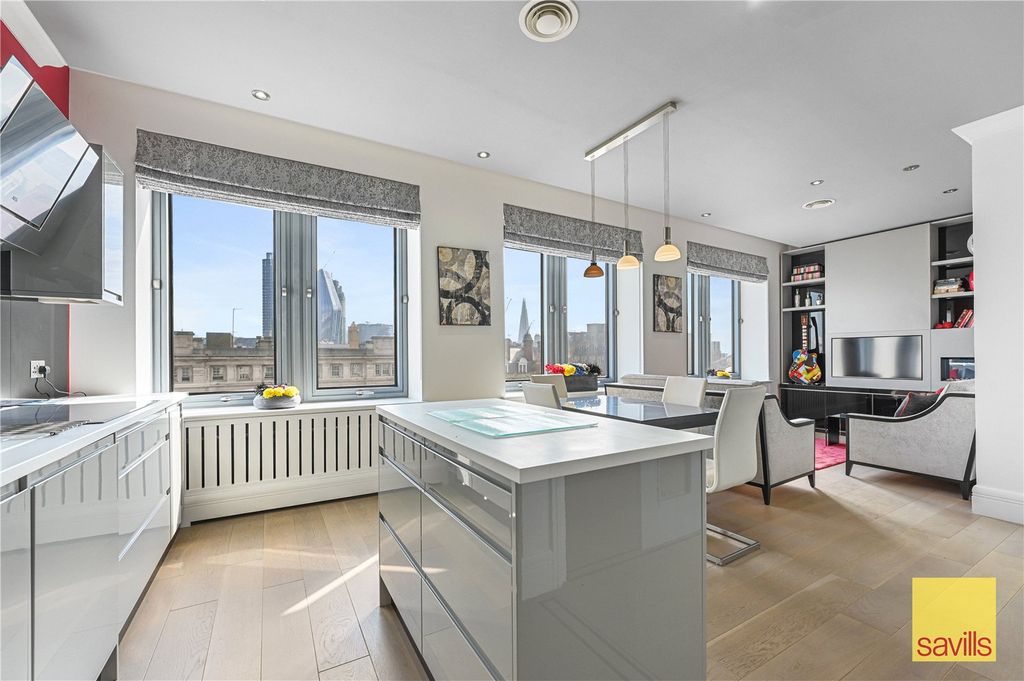 Property photo 1 of 10 Reception/Kitchen