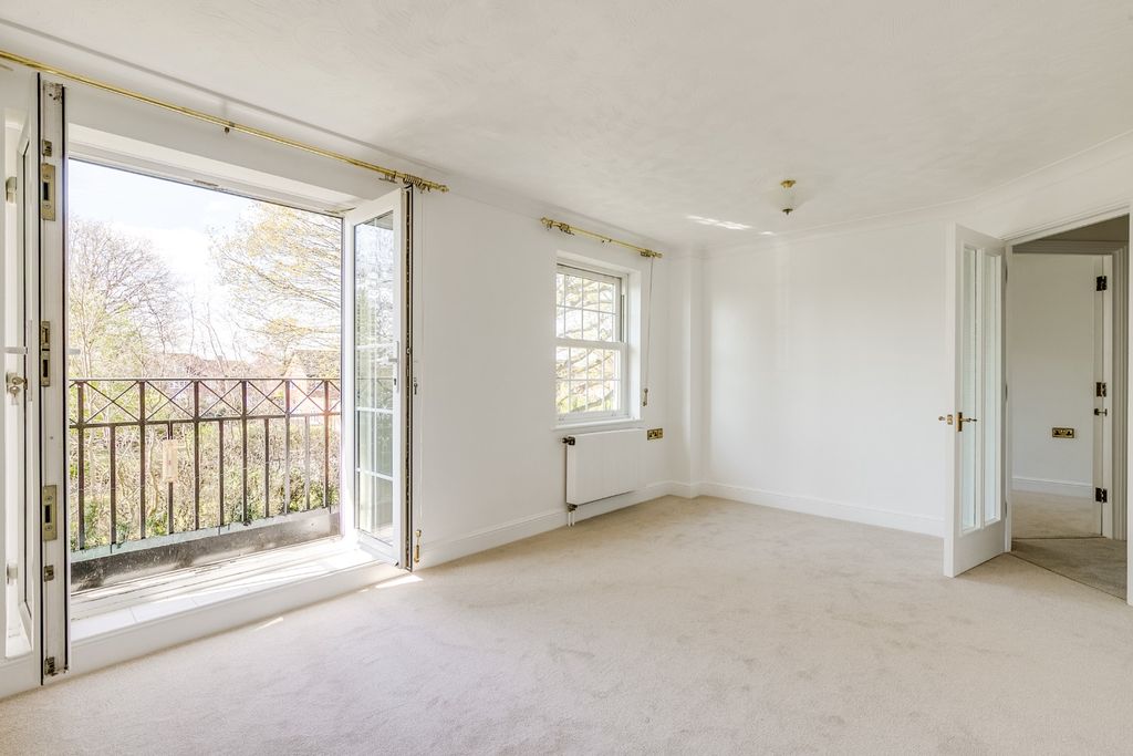 Property photo 2 of 15 3870694