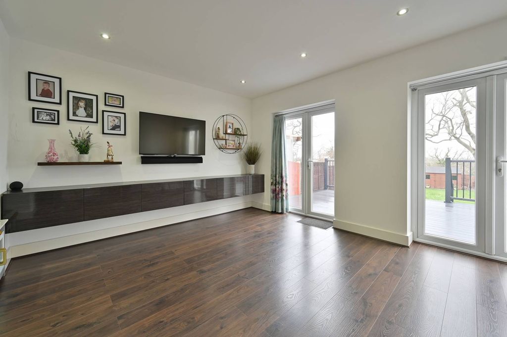 Property photo 3 of 20