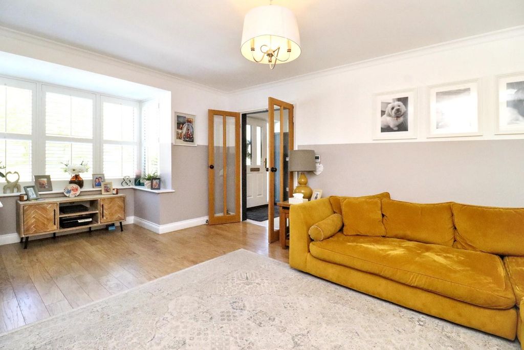 Property photo 3 of 28