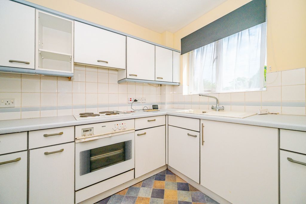 Property photo 3 of 9 Kitchen