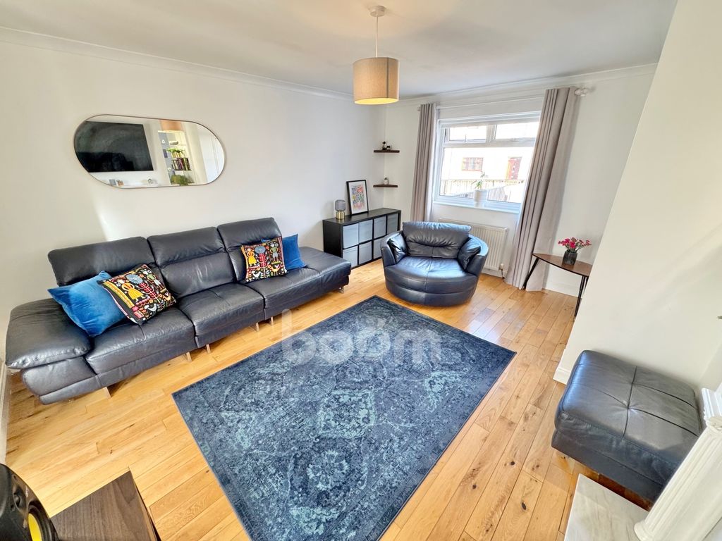 Property photo 2 of 30 Reform Street, Beith Lounge Pic
