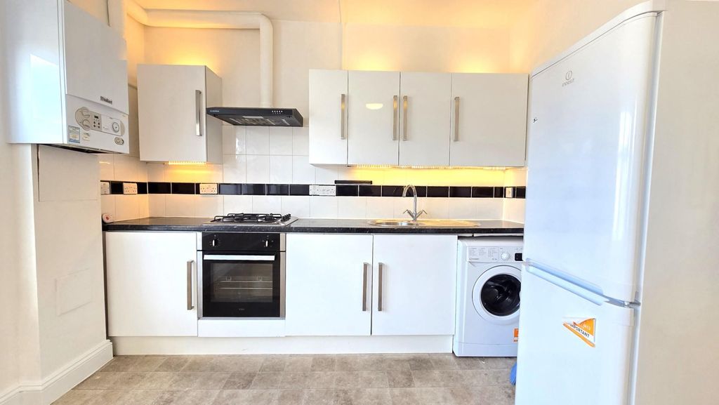 Property photo 2 of 6 Kitchen.Jpg