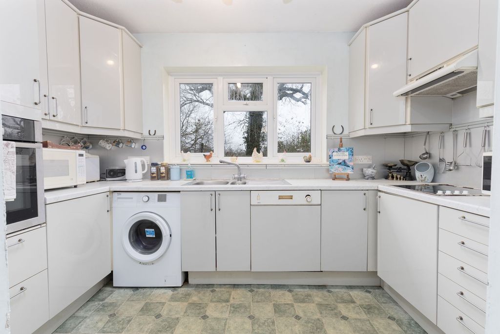 Property photo 2 of 25