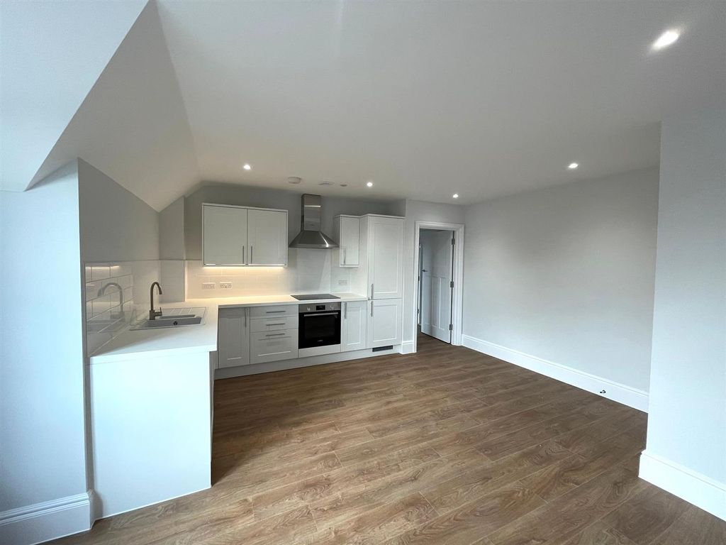 Property photo 1 of 12 Liv Room.Jpg