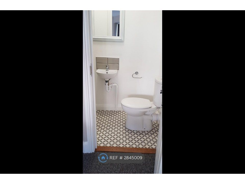 Property photo 3 of 13 Room 1 Ensuite