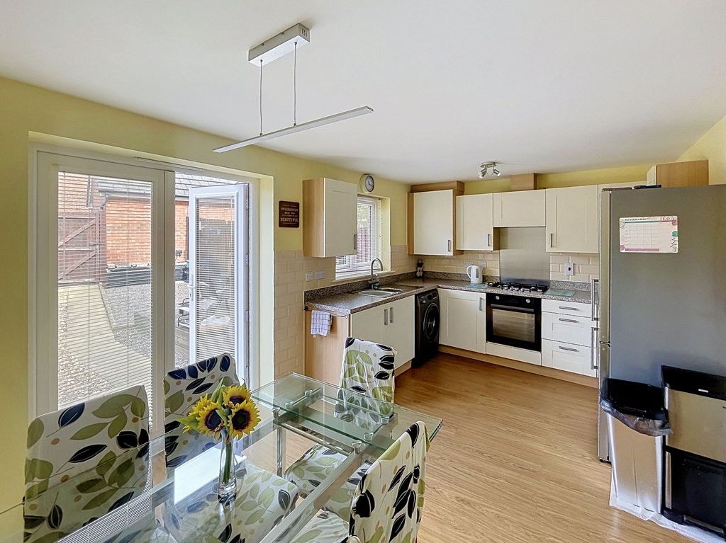 Property photo 2 of 33