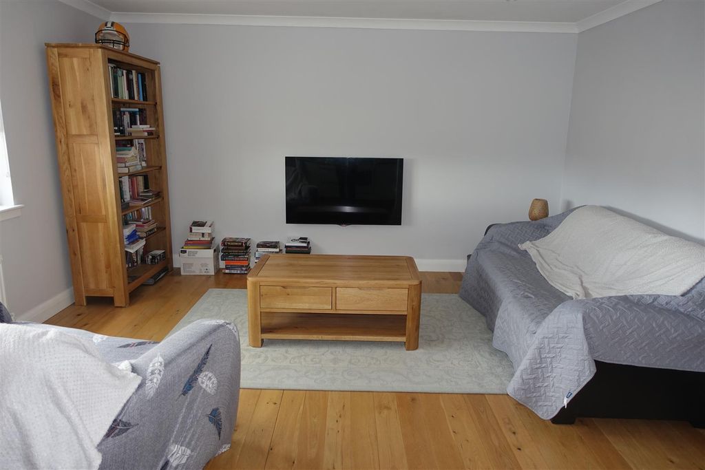Property photo 1 of 6 Lounge