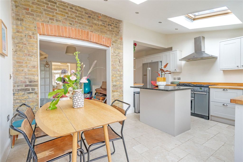 Property photo 3 of 15 Kitchen/Breakfast
