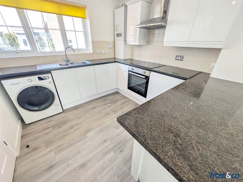 Property photo 3 of 10 Kitchen