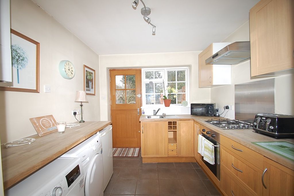 Property photo 3 of 16 Kitchen