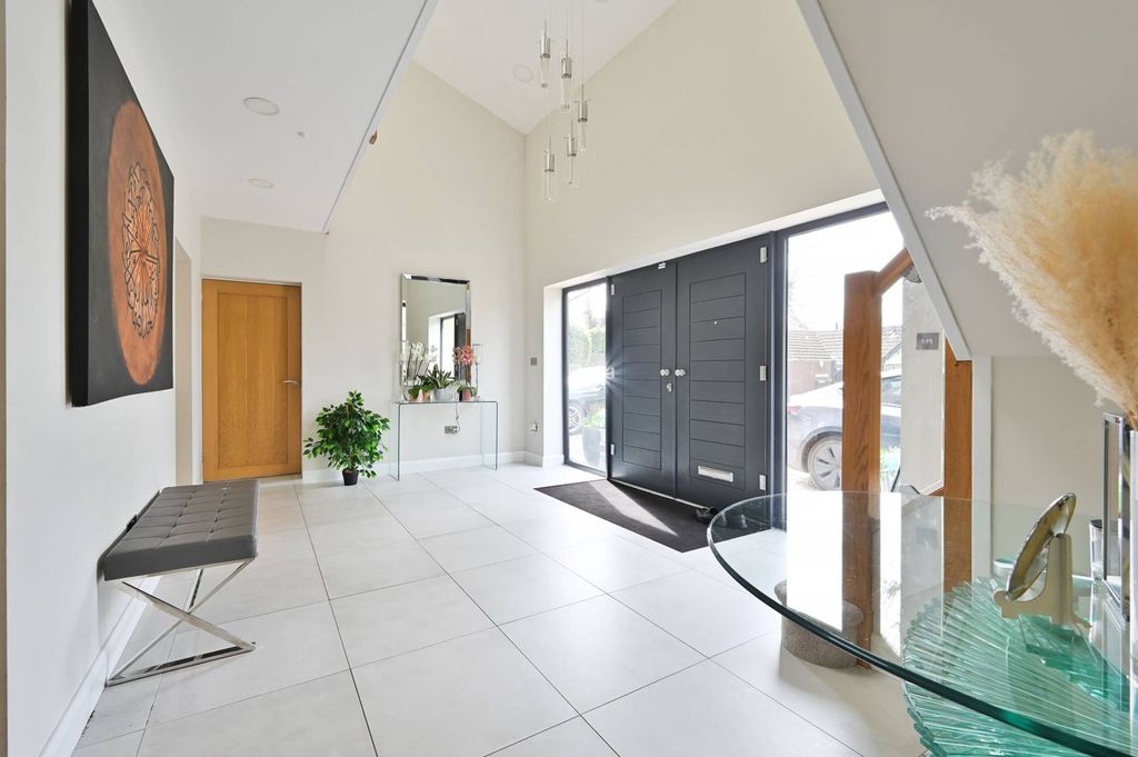 Property photo 3 of 40