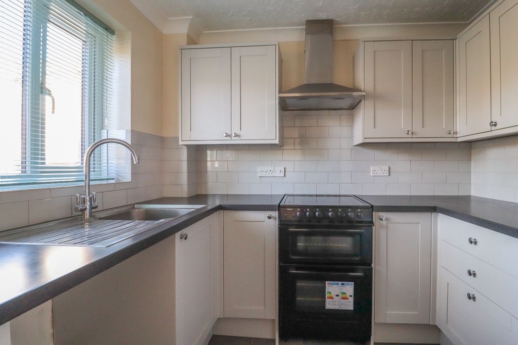 Property photo 2 of 11 4646154