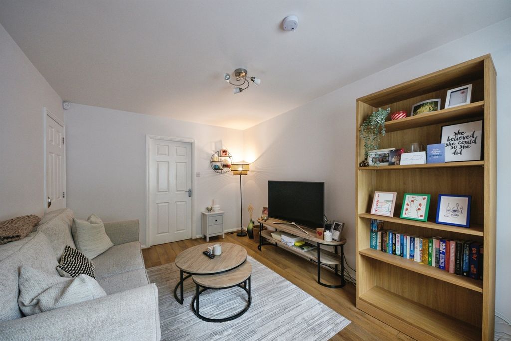 Property photo 3 of 13