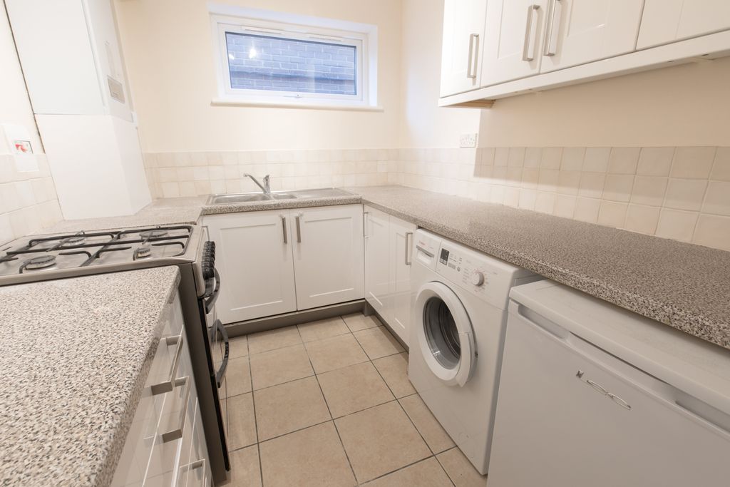 Property photo 3 of 6 Kitchen