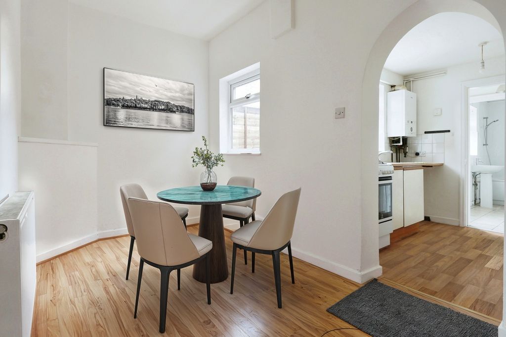 Property photo 2 of 11 3629836