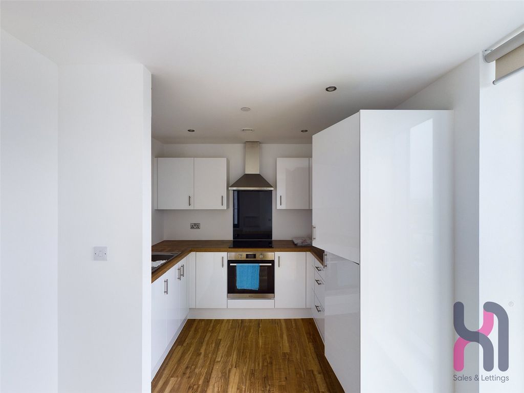 Property photo 2 of 8 Picture No. 10