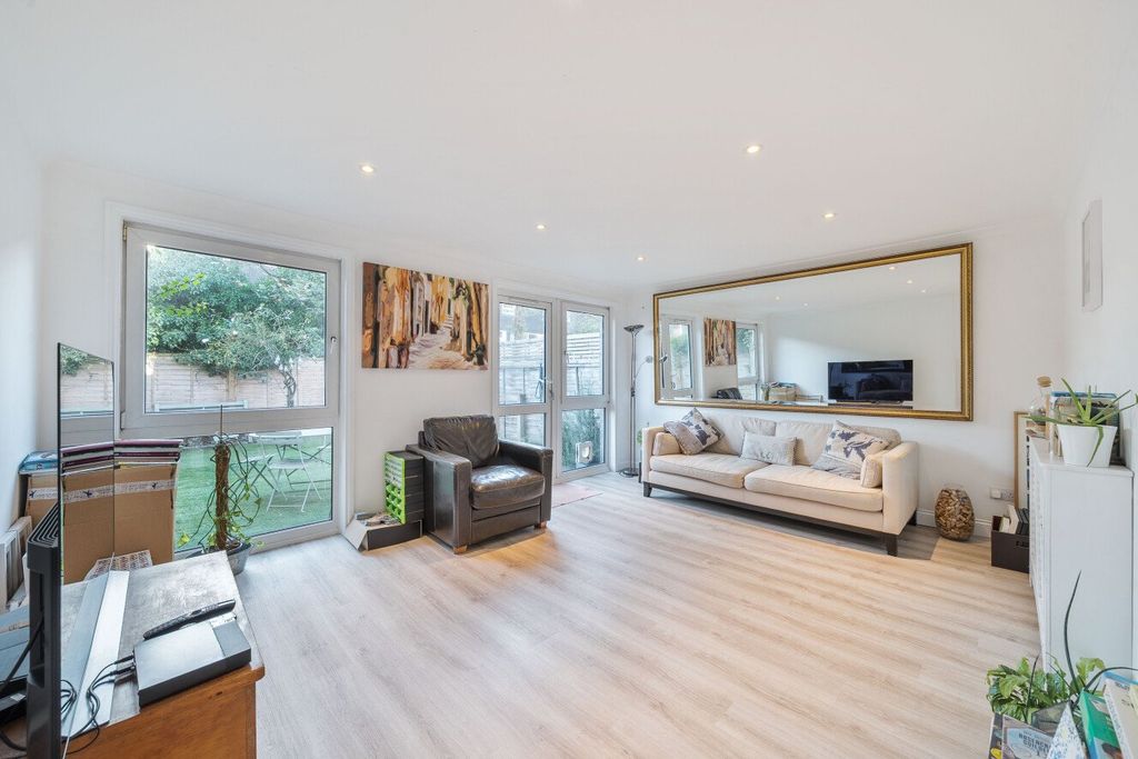 Property photo 2 of 17 Picture No. 21