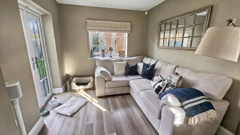 Property photo 3 of 11